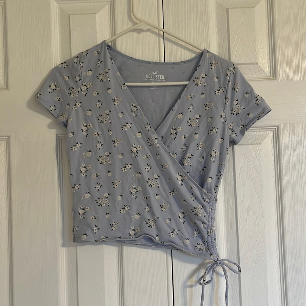 Hollister blue floral shirt size medium
